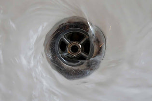 How to Unclog a Bathtub